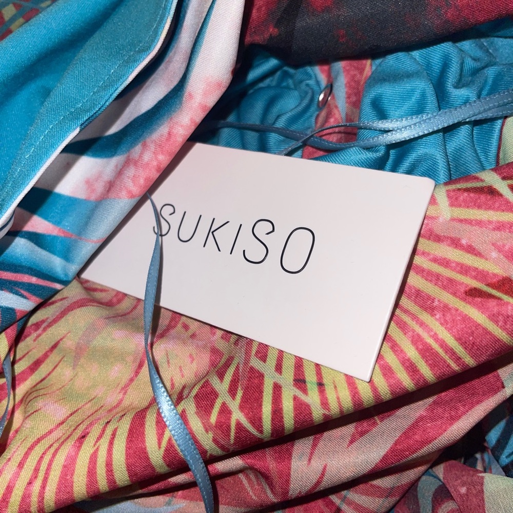SUKISO WOMEN'S ESVEDRA GOWN IN TROPICAL PALM - Picture 5 of 5